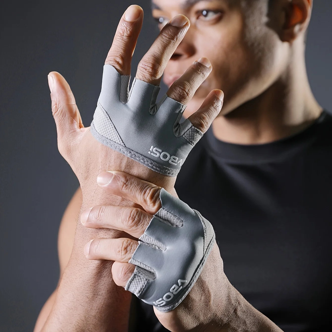 Pair Of Unisex Lightweight Four Finger Fitness Gloves For Weightlifting And Training